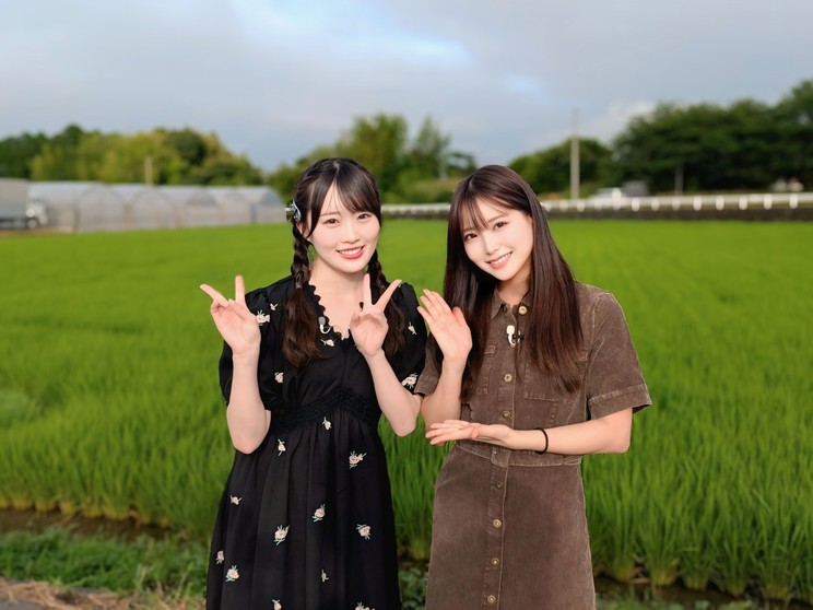 Suzuha Yamane AKB48 dan Miru Shiroma saat syuting Fuwari Ai di Prefektur Mie