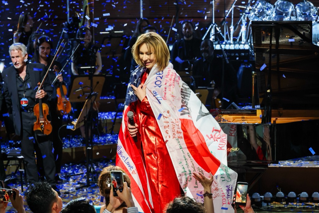 Atmosfer megah panggung konser YOSHIKI CLASSICAL 2026.