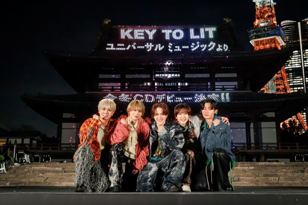 Grup Musik KEY TO LIT Umumkan Debut CD Major Lewat Universal Music Melalui Aksi Proyeksi Visual