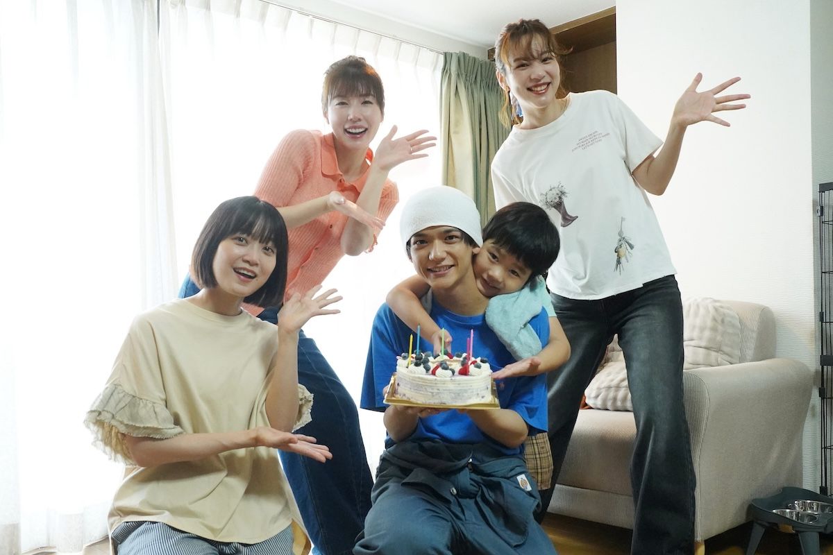 Pemeran Drama Tokyo middle 30 Beri Kejutan Ulang Tahun ke-27 untuk Sota Nakajima di Lokasi Syuting